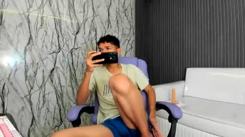 Snapshot of davexxx_ chatting on June 2026 05:12:01 AM Dave online show from June 2026 05:12:01 AM