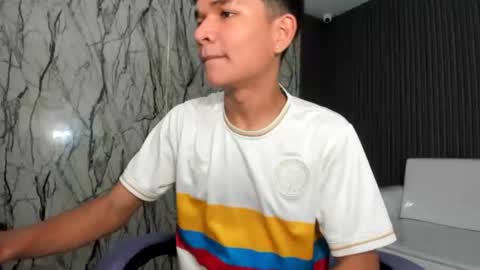 Snapshot of davexxx_ chatting on June 2026 01:34:01 AM Dave online show from June 2026 01:34:01 AM