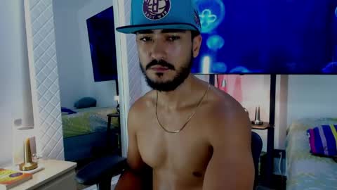 Snapshot of david_johnson372 chatting on April 2026 12:30:02 AM Hey im David that loves to explore and speak their fantasies. Very open talktative and nice. Feel free to chat with me online show from April 2026 12:30:02 AM