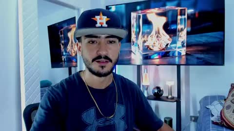 Snapshot of david_johnson372 chatting on May 2026 12:30:02 AM Hey im David that loves to explore and speak their fantasies. Very open talktative and nice. Feel free to chat with me online show from May 2026 12:30:02 AM