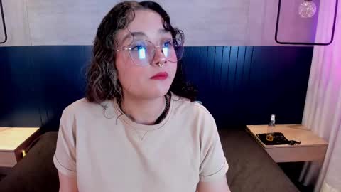 Emma online show from September 2025 08:33:02 PM
