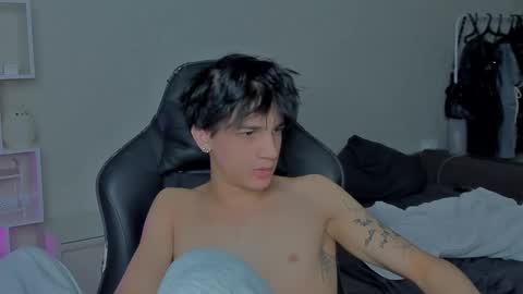 Snapshot of davisross chatting on December 2024 03:28:02 AM davis online show from December 2024 03:28:02 AM