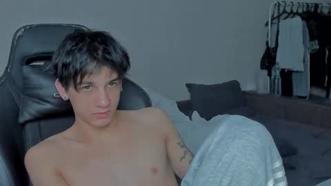 Snapshot of davisross chatting on December 2024 08:12:02 PM davis online show from December 2024 08:12:02 PM