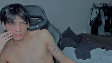 Snapshot of davisross chatting on December 2024 10:58:02 PM davis online show from December 2024 10:58:02 PM