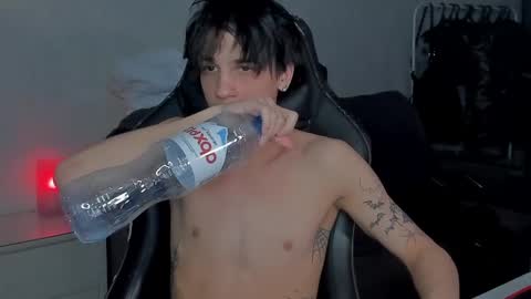 Snapshot of davisross chatting on January 2025 12:03:01 AM davis online show from January 2025 12:03:01 AM