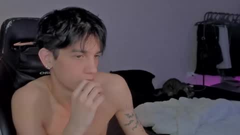 Snapshot of davisross chatting on January 2025 11:13:01 PM davis online show from January 2025 11:13:01 PM