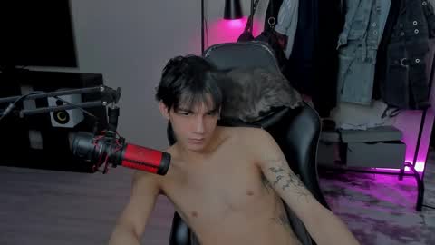 Snapshot of davisross chatting on February 2025 02:33:02 PM davis online show from February 2025 02:33:02 PM