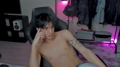 Snapshot of davisross chatting on February 2025 09:08:02 PM davis online show from February 2025 09:08:02 PM