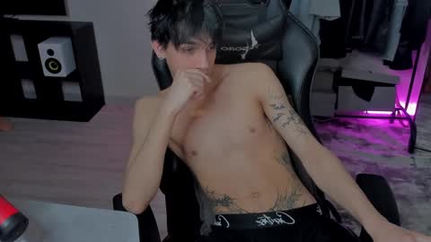 Snapshot of davisross chatting on February 2025 09:53:02 PM davis online show from February 2025 09:53:02 PM