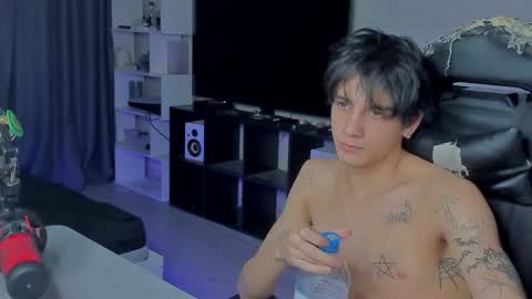 Snapshot of davisross chatting on October 2025 11:58:01 PM davis online show from October 2025 11:58:01 PM