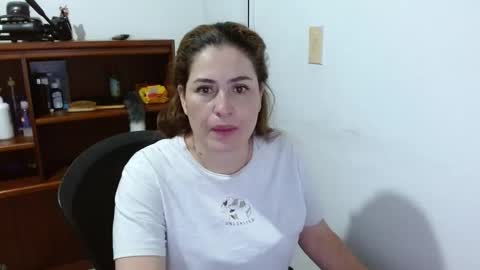 Snapshot of dayan_hanks chatting on April 2026 01:19:02 AM dayan online show from April 2026 01:19:02 AM