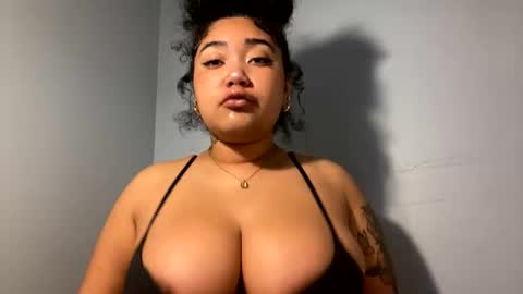 Snapshot of dayqueen1 chatting on June 2026 11:11:02 AM dayqueen1 online show from June 2026 11:11:02 AM