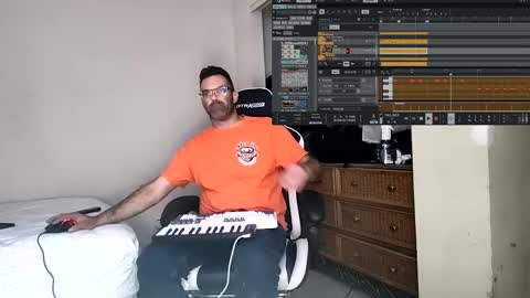 dbfroge online show from September 2025 03:17:02 AM