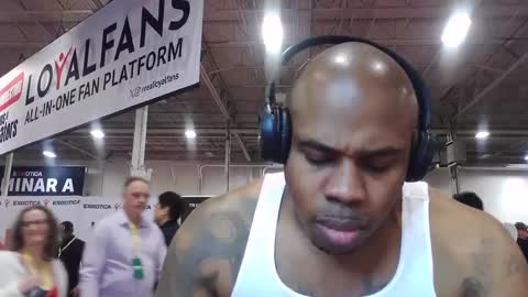 Snapshot of dcrush76 chatting on December 2024 12:52:01 AM DCrush online show from December 2024 12:52:01 AM