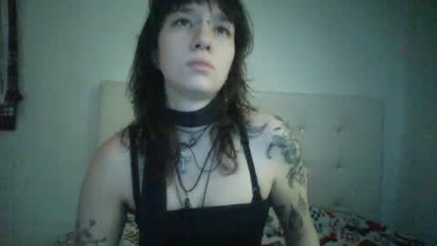 Snapshot of dead_moonxx chatting on July 2026 04:21:01 PM dead_moonxx online show from July 2026 04:21:01 PM