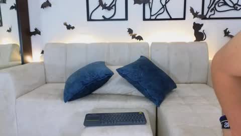 Andres online show from October 2025 12:11:02 AM