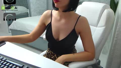 Elly online show from October 2025 08:12:01 AM