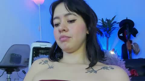 Snapshot of dearmilu28 chatting on June 2026 10:48:01 PM dearmilu28 online show from June 2026 10:48:01 PM
