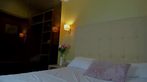 Debbie Mon Tue Fri Sun Sat GMT 3 1000am - 0400pm  online show from December 2025 07:09:01 PM