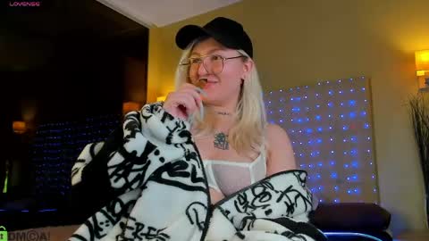 Debbie Mon Tue Fri Sun Sat GMT 3 1000am - 0400pm  online show from April 2026 07:07:02 PM