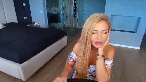 Snapshot of debralee chatting on July 2026 09:15:01 AM Monique online show from July 2026 09:15:01 AM