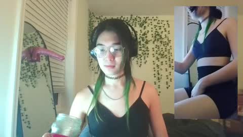 deciduousdoll online show from September 2025 06:13:01 AM