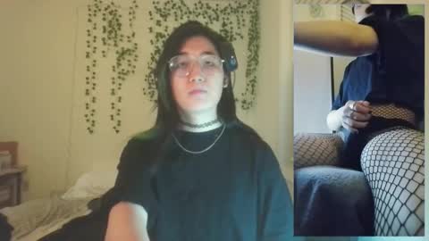 deciduousdoll online show from November 2025 06:13:01 AM