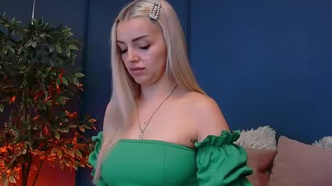 DeeaVIP online show from April 2026 05:03:02 AM