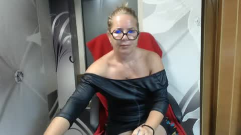 hi guys i m a cute milf i m here for good time and nice people pls be respectfool and enjoy me online show from June 2026 02:45:01 AM