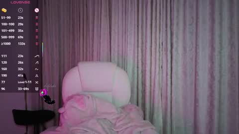 Snapshot of deftsuki chatting on September 2025 04:23:01 AM Stephanie.e online show from September 2025 04:23:01 AM