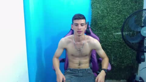 Snapshot of deiby_baby chatting on December 2024 07:53:01 AM DEIBY online show from December 2024 07:53:01 AM