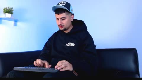  DEIVY  online show from April 2026 12:57:01 AM