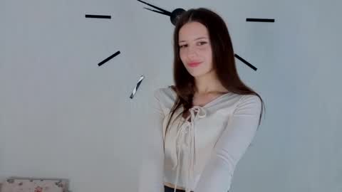 Snapshot of delenabeddo chatting on May 2026 05:03:01 AM Leia online show from May 2026 05:03:01 AM