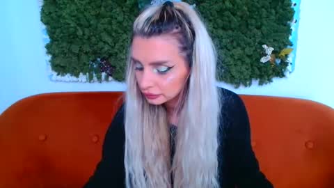 deliciaalove online show from March 2026 06:38:02 PM