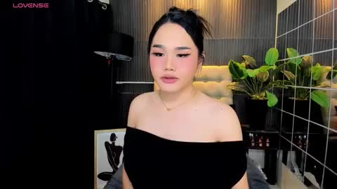 Tyra Colins online show from October 2025 02:45:02 AM