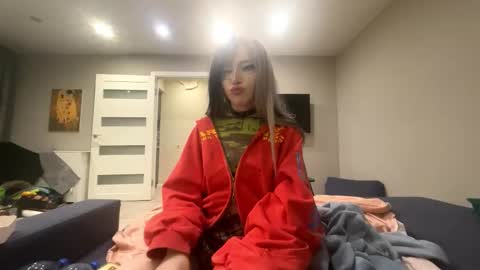 Mila online show from November 2025 06:42:02 PM