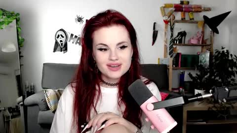 dellacrush_ online show from October 2025 05:02:02 PM