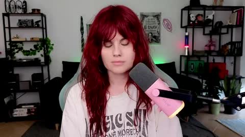 dellacrush_ online show from April 2026 04:59:02 PM