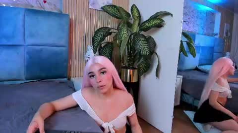 Snapshot of delphine_doll chatting on July 2026 03:03:02 PM Delia online show from July 2026 03:03:02 PM