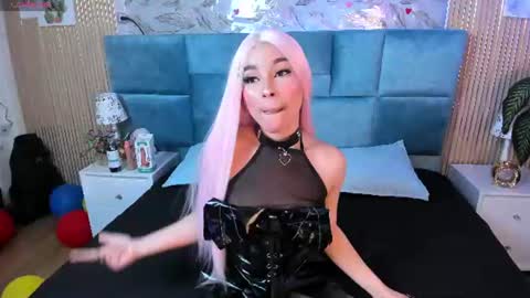 Snapshot of delphine_doll chatting on July 2026 11:24:01 AM Delia online show from July 2026 11:24:01 AM