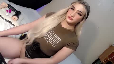 Chesca online show from December 2024 03:20:01 AM