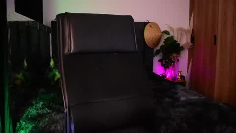 Snapshot of demonkush_ chatting on June 2026 01:28:02 AM DemonKush online show from June 2026 01:28:02 AM