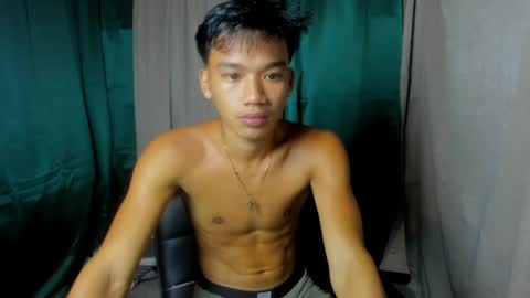 Snapshot of den_cummers chatting on June 2026 01:59:01 PM den_cummers online show from June 2026 01:59:01 PM