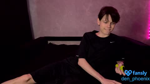 Snapshot of den_phoenix_ chatting on April 2026 02:03:02 AM Den Shorty online show from April 2026 02:03:02 AM