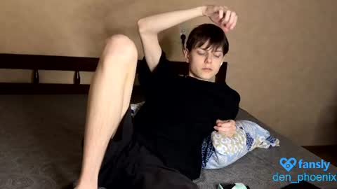 Snapshot of den_phoenix_ chatting on June 2026 11:20:02 PM Den Shorty online show from June 2026 11:20:02 PM