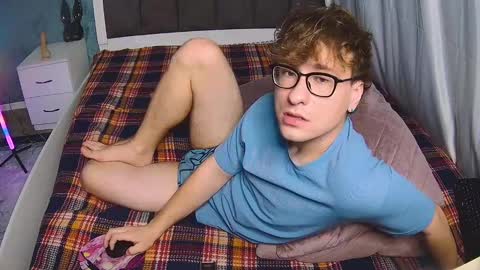 Dennis online show from November 2025 08:52:01 PM