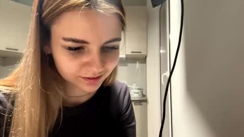 Denni online show from September 2025 05:07:02 PM