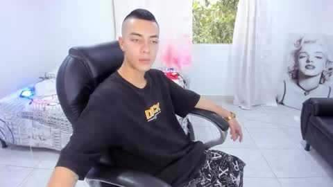 Snapshot of dereck_boy8 chatting on October 2025 09:04:01 PM Dereck Boy online show from October 2025 09:04:01 PM