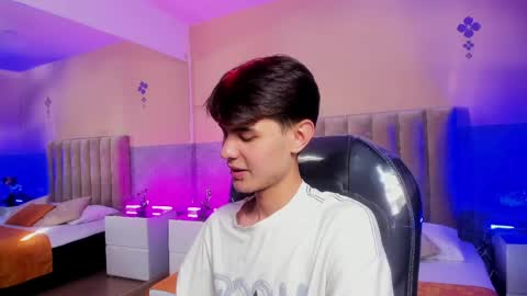 derek_sinn online show from April 2026 09:08:02 PM