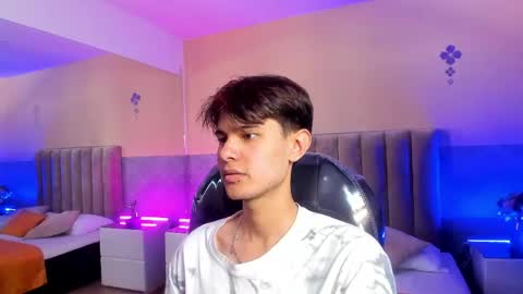 derek_sinn online show from April 2026 07:58:02 PM